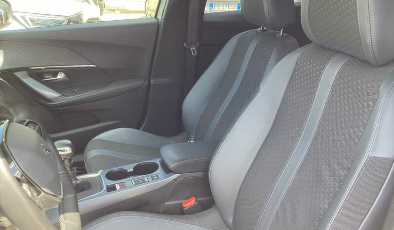 
								Peugeot 2008 2ª serie PureTech 100 S&S Allure full									