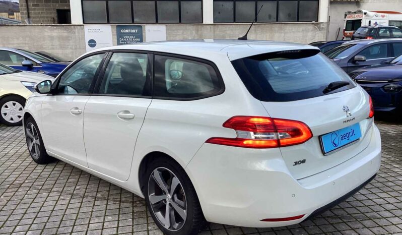 
								Peugeot 308 full									