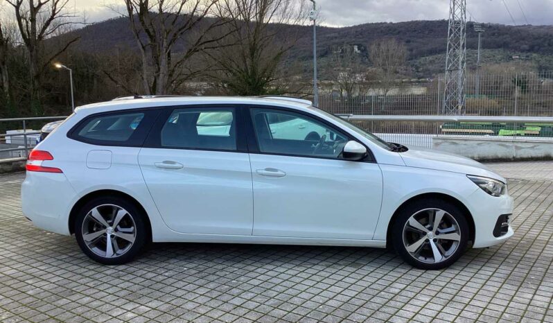 
								Peugeot 308 full									