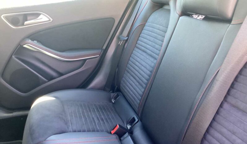 
								Mercedes-Benz GLA (X156) 200 d Sport full									