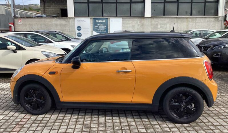 
								MINI 4ª serie (F56) Mini 1.5 Cooper D full									