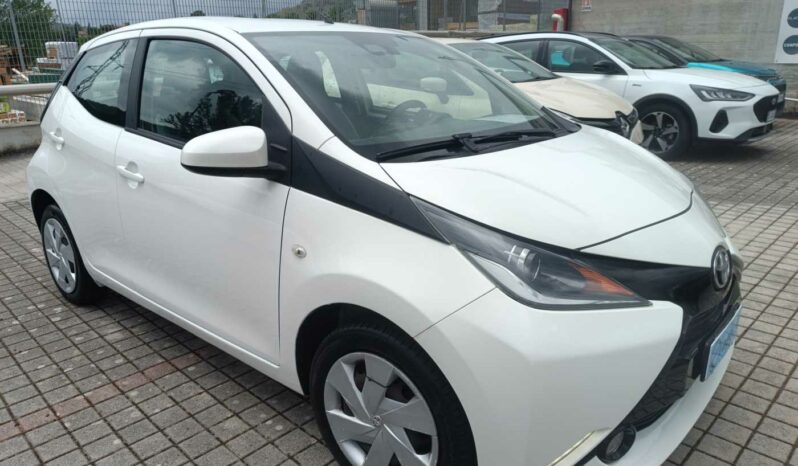 
								Toyota Aygo 2ª serie 1.0 VVT-i 69 CV 3 porte x-play MMT full									